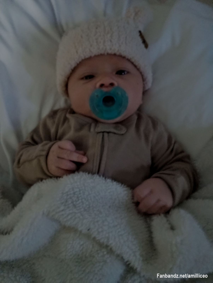 Louvi love throwing up his middle finger 😭 baby boy quick to tell u Fucc u