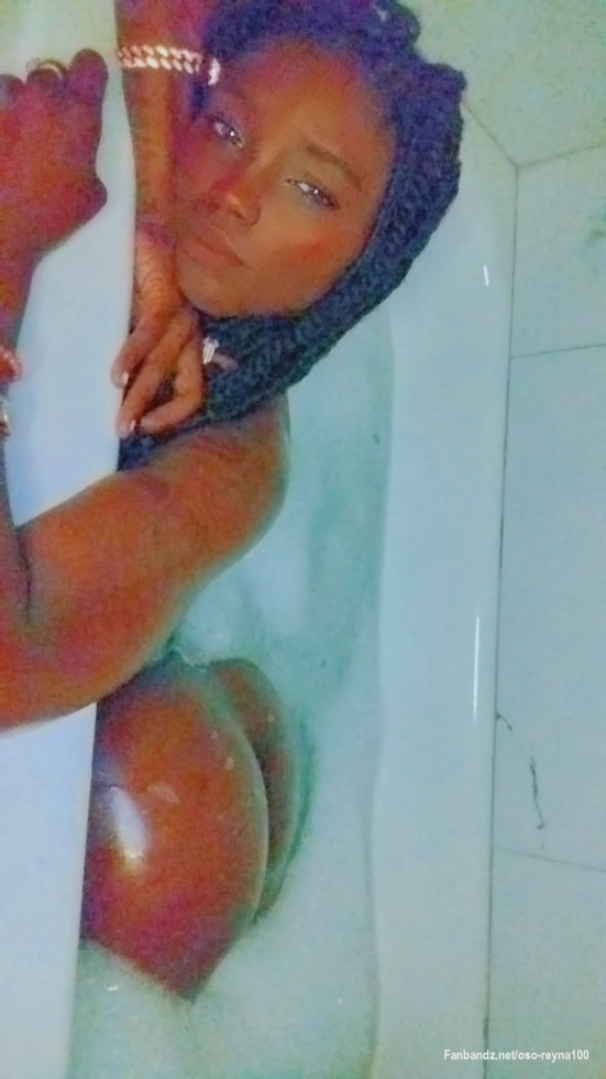 Got more videos of me in the tub who wanna drink my bath water 🤑😌🍑
